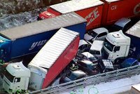 Hromadná nehoda na dálnici D5: Srazilo se 36 aut! Milionová škoda u Žebráku