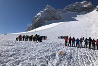 Lavina v Alpách zavalila lyžaře: Čtrnáctiletý chlapec zemřel na místě