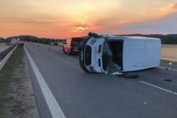 Těžká nehoda tří dodávek na Kladensku: Zablokovala dálnici D6
