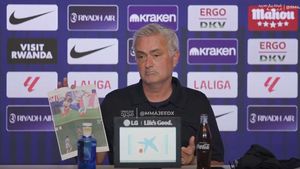 Další Mourinhova show, na tiskovce vytáhl fotky: Dvě jasné červené! Rozhodčí je chudák Další Mourinhova show, na tiskovce vytáhl fotky: Dvě jasné červené! Rozhodčí je chudák