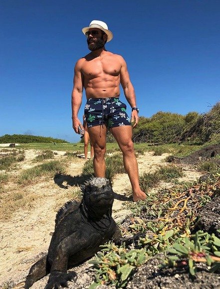 Král Instagramu Dan Bilzerian je nový Hugh Hefner? Krásky mu posílají nahé fotografie, aby se dostaly na jeho soukromé večírky!