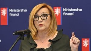 Daně porostou navzdory slibům vlády. Schillerová chystá nový konsolidační balíček Daně porostou navzdory slibům vlády. Schillerová chystá nový konsolidační balíček