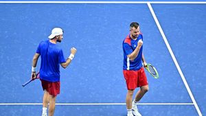 Davis Cup ONLINE: Česko - USA. Pavlásek s Riklem bojují ve čtyřhře, získali první set Davis Cup ONLINE: Česko - USA. Pavlásek s Riklem bojují ve čtyřhře, získali první set