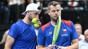 Davis Cup ONLINE: Česko - USA. Pavlásek s Riklem bojují o klíčový bod, rozhodne třetí set Davis Cup ONLINE: Česko - USA. Pavlásek s Riklem bojují o klíčový bod, rozhodne třetí set