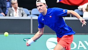 Davis Cup ONLINE: Česko - USA 1:2. Menšík bojuje se Sheltonem, musí zvítězit Davis Cup ONLINE: Česko - USA 1:2. Menšík bojuje se Sheltonem, musí zvítězit