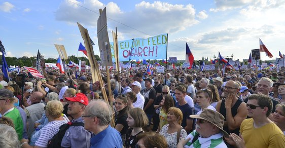 Milion chvilek zveřejnil témata listopadové demonstrace: Čapí hnízdo, žaloba na Zemana i abolice
