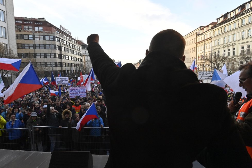 Pochod a demonstrace proti povinnému očkování a porušování osobních svobod a ústavy pořadané hnutím Otevřeme Česko - Chcípl PES, 12. prosince 2021 v Praze.
