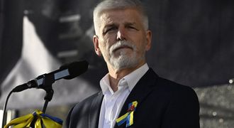 Den pro Ukrajinu ŽIVĚ: Prezident Pavel na Staromáku a zdravice od Zelenského