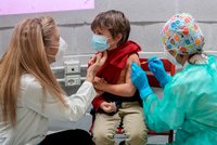 Zájem Čechů o očkování opadá. Vakcínu odepsali váhající i děti, odhalil expert