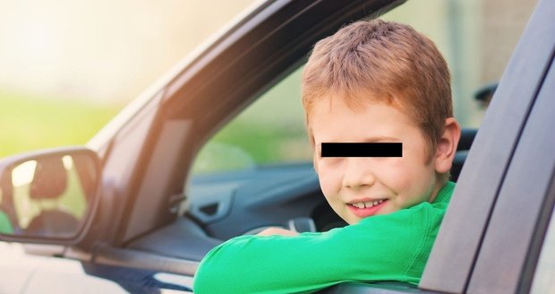 Za volantem auta, které srazilo motorkáře, seděl kluk (14)! (Ilustrační foto)