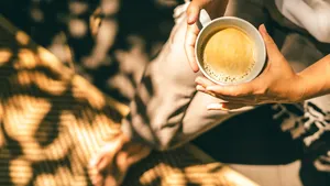 Dnes má svátek káva: Kdo jí vypije nejvíc litrů a jaké tradice provázejí šálek kávy v Itálii či Řecku?