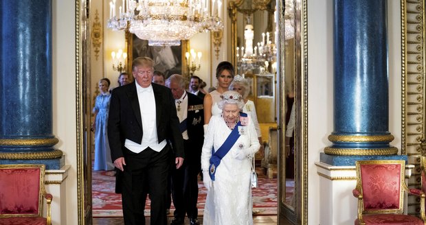 Prezident Donald Trump a královna Alžběta II.