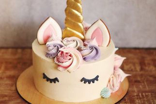 Nejkrásnější dorty ve tvaru jednorožce: 40 narozeninových dortů, které budou holčičky milovat!