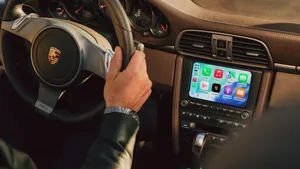 Dotykáč, bezdrátové CarPlay, YouTube: Porsche nabízí moderní funkce pro další stárnoucí vozy Dotykáč, bezdrátové CarPlay, YouTube: Porsche nabízí moderní funkce pro další stárnoucí vozy
