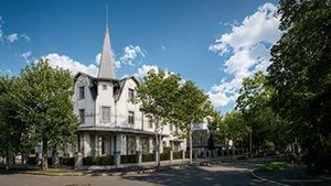 Drobní investoři mu během týdne poslali 70 milionů. Teď promění vilu spojenou s Pohlreichem Drobní investoři mu během týdne poslali 70 milionů. Teď promění vilu spojenou s Pohlreichem