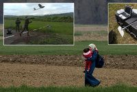 Objeví se na českých hranicích kvůli uprchlíkům drony? Armáda to nevylučuje