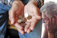 Stovky seniorů zůstaly bez peněz. Důchod nepřišel, i když potvrdili, že žijí