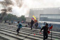 Zrušení dotací vyhnalo tisíce lidí do ulic. V Ekvádoru zaútočili na parlament, vláda prchla