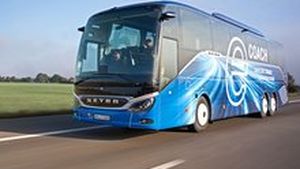 Elektrický dálkový Daimler míří přes hranici 500 kilometrů. Má ohromnou baterii Elektrický dálkový Daimler míří přes hranici 500 kilometrů. Má ohromnou baterii
