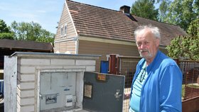 Důchodce odstřihl dům od energií: Elektřinu si vyrábí sám, ledničku zrušil