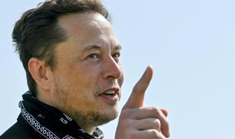 Kurz akcií společnosti Twitter padá. Elon Musk pozastavil nákup sociální sítě