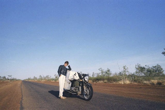 Před 37 lety se Elspeth Beard na motorce BMW R60/6 vydala na cestu dlouhou takřka 60 tisíc kilometrů.