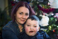 Kanadské městečko uspořádalo umírajícímu chlapečkovi předčasné Vánoce, byly jeho poslední