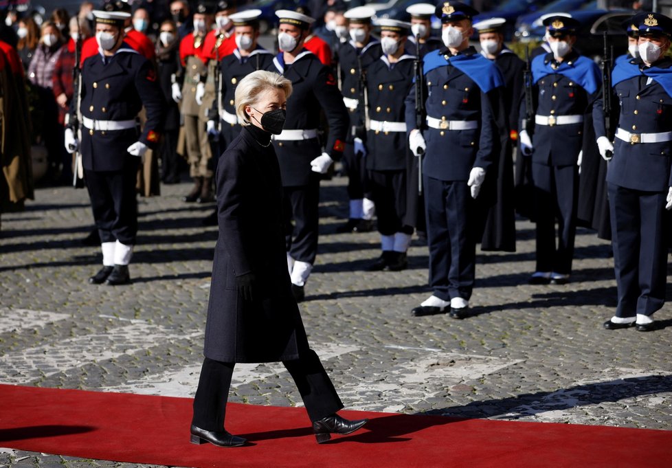 Předsedkyně Evropské komise Ursula von der Leyenová na pohřbu zesnulého šéfa Evropského parlamentu Davida Sassoliho.