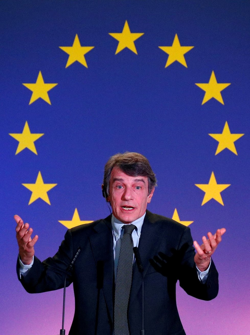 Předseda Evropského parlamentu, italský politik a novinář David Sassoli zemřel.