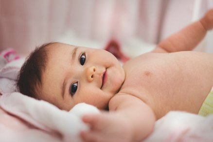 Jak vybrat dětskou postýlku pro klidný spánek miminka? 