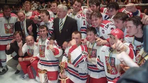 Extra šampioni. 4 čeští hokejisté, kteří získali aspoň 4 zlaté medaile z mistrovství světa Extra šampioni. 4 čeští hokejisté, kteří získali aspoň 4 zlaté medaile z mistrovství světa