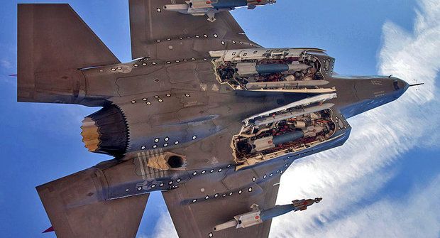 Smrt jí sluší: Nebezpečný pohled na bojovou stíhačku F-35