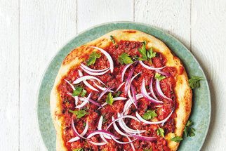 Mleté maso, jak ho neznáte: Pljeskavica, pizza bolognese i asijské hovězí s rýží
