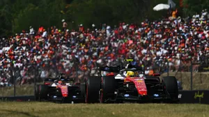 Ferrari musí vše vsadit na Hamiltona. Leclerc by měl ustoupit, tvrdí Patrese Ferrari musí vše vsadit na Hamiltona. Leclerc by měl ustoupit, tvrdí Patrese