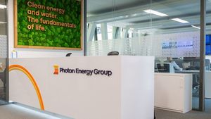 Finanční tlak na Photon Energy nepolevuje. Jedna z dceřinek čelí exekuci, další prodává české fotovoltaiky