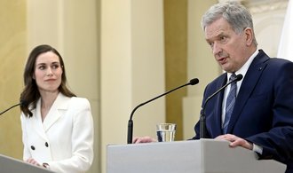 Finsko podá přihlášku do NATO, potvrdili prezident a premiérka severské země
