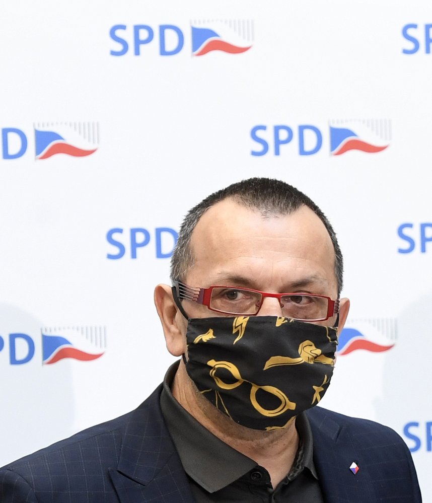 Nový člen poslaneckého klubu SPD Jaroslav Foldyna vystoupil 7. dubna 2020 v Praze na tiskové konferenci před schůzemi Sněmovny.
