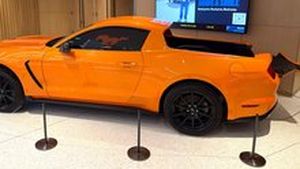 Ford postavil mustang s korbou. Při přestavbě použil i díly z rangeru Ford postavil mustang s korbou. Při přestavbě použil i díly z rangeru