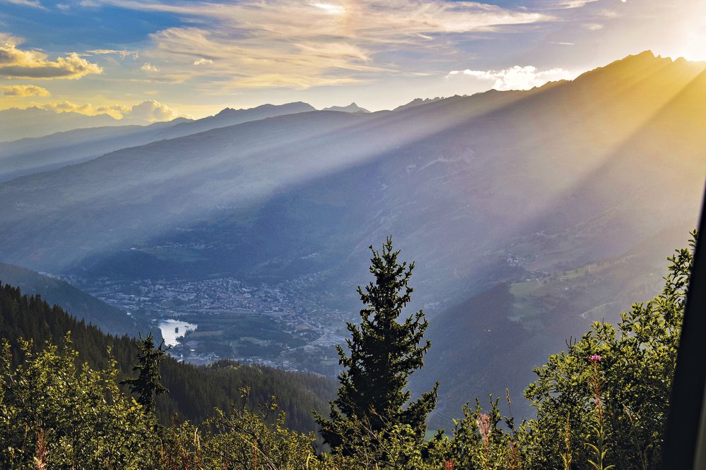 Slunce zapadající nad Val d’Isère na okraji národního parku Vanoise