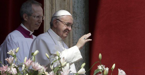 Papež Františe ve Vatikánu pronesl tradiční velikonoční poselství.