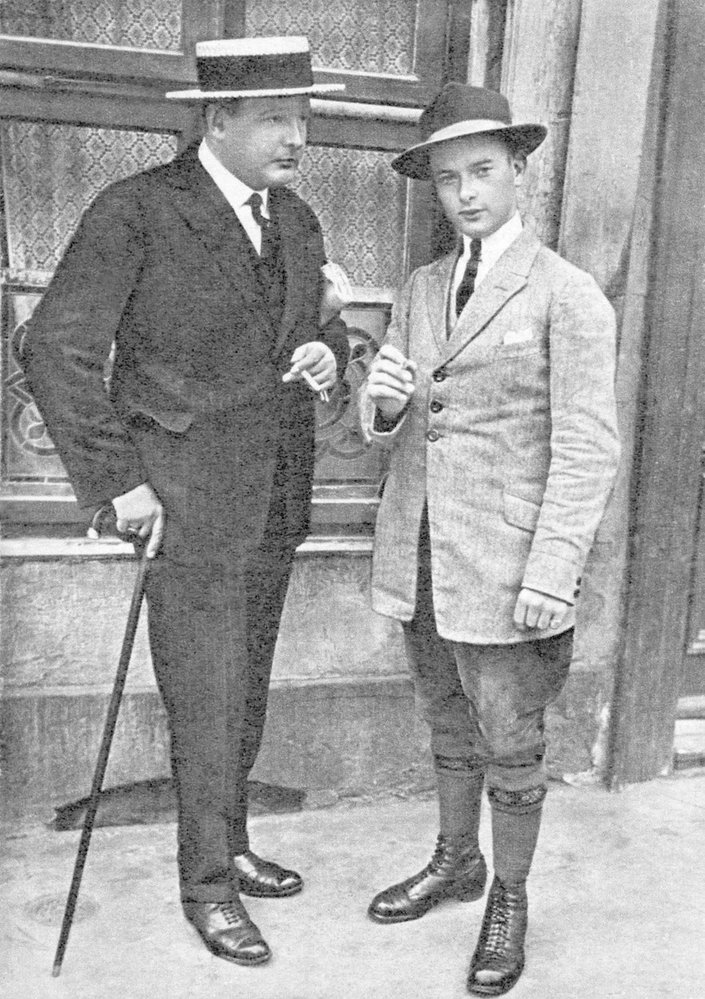 Fritz Haarmann (vpravo) se maso svých obětí snažil prodávat na trhu