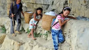 GALERIE: Neuvěříte, co musí denně překonávat děti na cestě za vzděláním! Podívejte se na nejnebezpečnějších cesty do školy GALERIE: Neuvěříte, co musí denně překonávat děti na cestě za vzděláním! Podívejte se na nejnebezpečnějších cesty do školy
