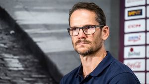 GM Eliáš o souběhu funkcí: Hráče z reprezentace do Slavie přemlouvat nebudu GM Eliáš o souběhu funkcí: Hráče z reprezentace do Slavie přemlouvat nebudu