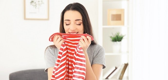 8 ověřených způsobů, jak se zbavíte zápachu z oblečení