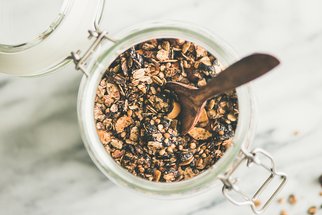 Jednoduchá domácí granola: Zatočte s nezdravými cereáliemi pro děti