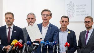 Grolich zneužívá Parlament ke své kampani, řekl Červený o hlasování o důvěře. Jednání sněmovny glosujeme živě Grolich zneužívá Parlament ke své kampani, řekl Červený o hlasování o důvěře. Jednání sněmovny glosujeme živě