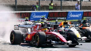 Hamilton chce zavést pravidla soubojů, jaká měl u Mercedesu s Rosbergem Hamilton chce zavést pravidla soubojů, jaká měl u Mercedesu s Rosbergem