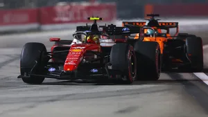 Hamilton se na Instagramu rozepsal o své strategické volbě v Singapuru Hamilton se na Instagramu rozepsal o své strategické volbě v Singapuru