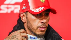 Hamilton se ve sprintové kvalifikaci trápil po přechodu na měkké pneumatiky Hamilton se ve sprintové kvalifikaci trápil po přechodu na měkké pneumatiky