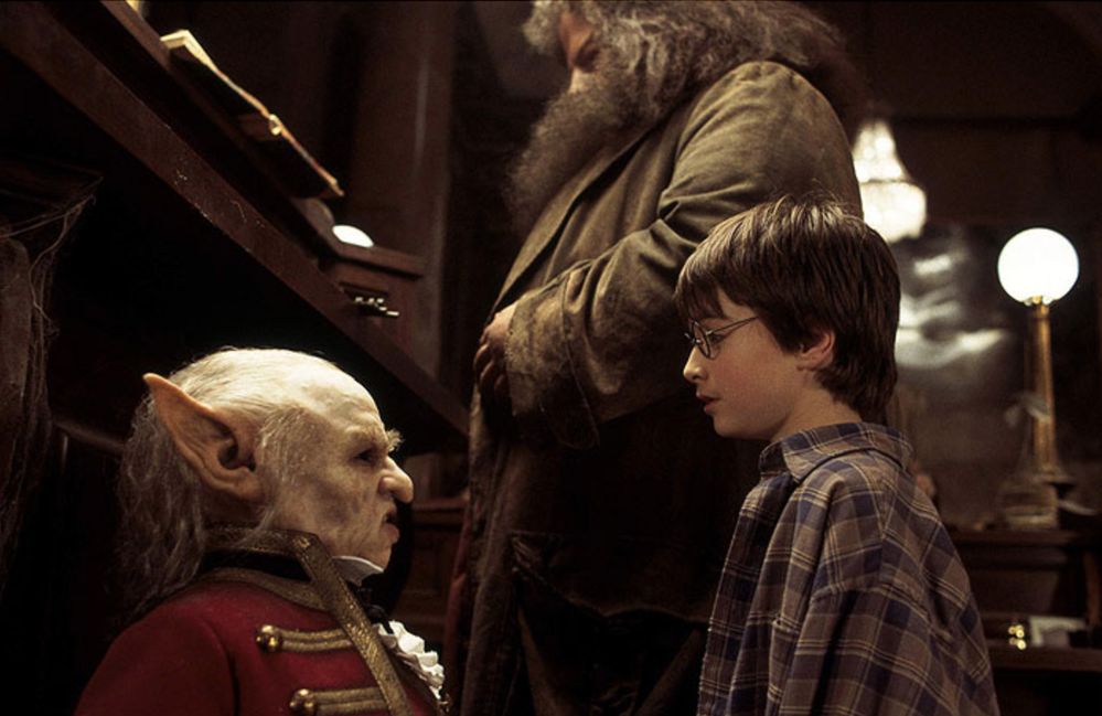 Robbie Coltrane a Daniel Radcliffe ve filmu Harry Potter a Kámen mudrců